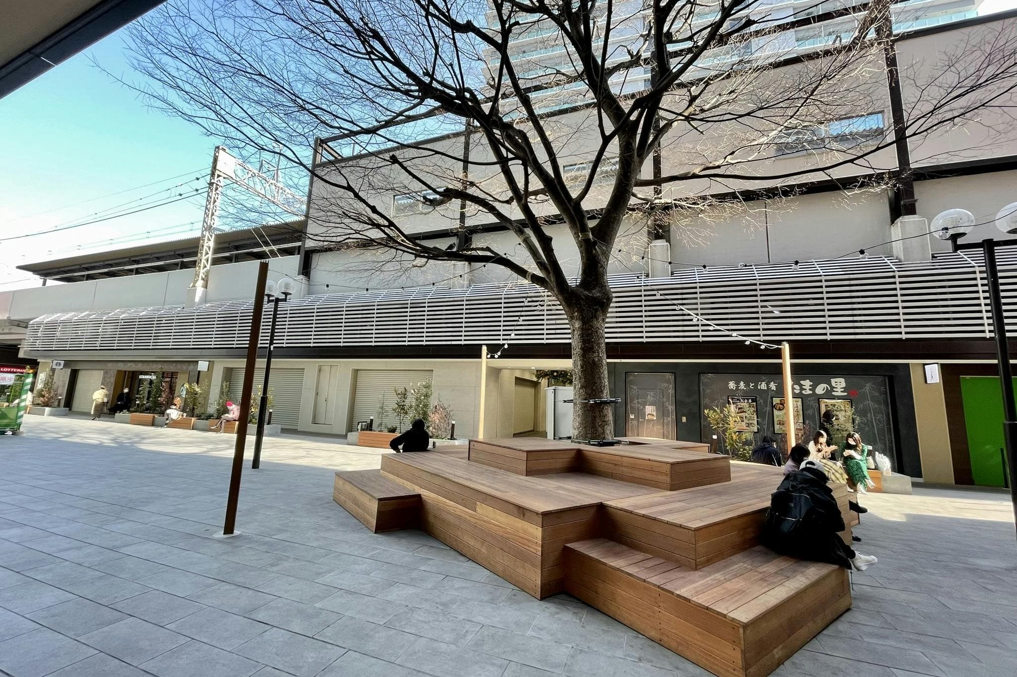 物販やワークショップ、キッチンカーなどに最適なけやき広場