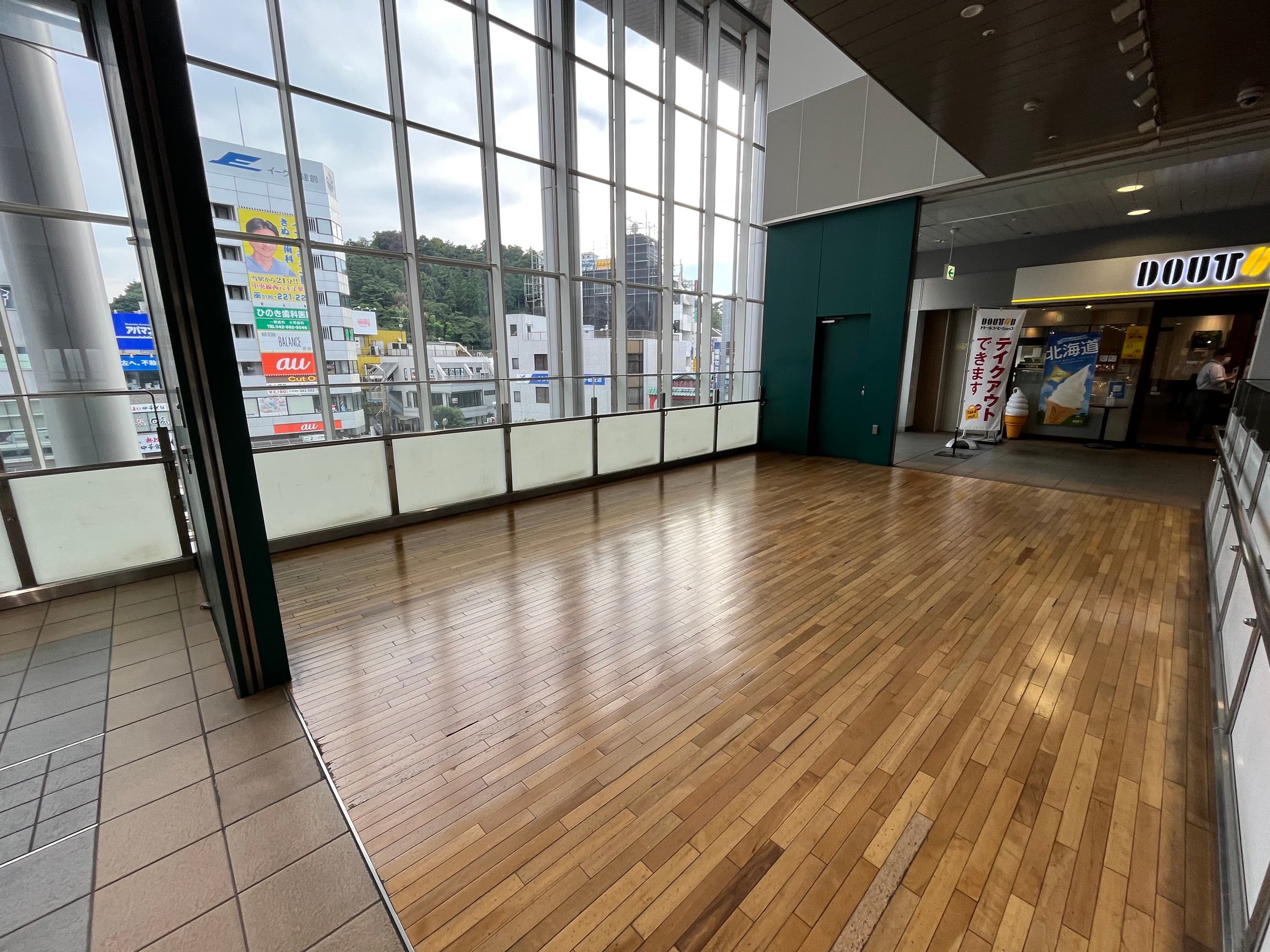 高幡不動駅直結 物販・食物販のポップアップストアやプロモーションに最適な改札付近のイベントスペース1