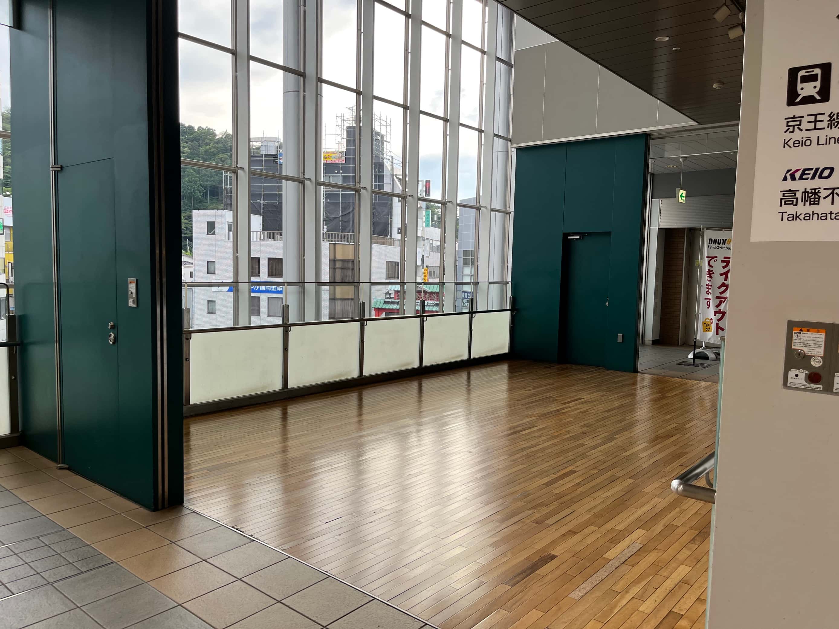 高幡不動駅直結 物販・食物販のポップアップストアやプロモーションに最適な改札付近のイベントスペース