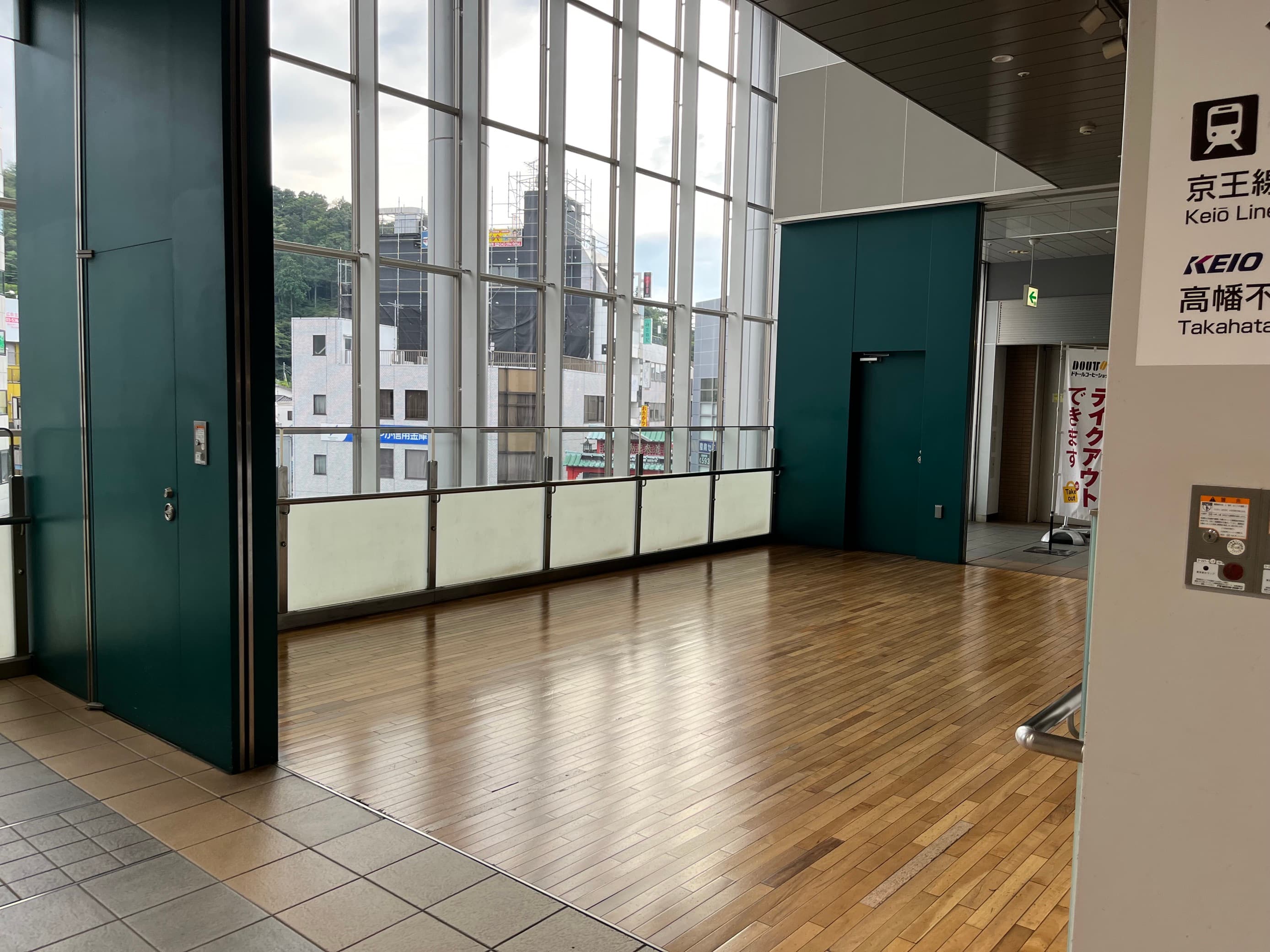 高幡不動駅直結 物販・食物販のポップアップストアやプロモーションに最適な改札付近のイベントスペース